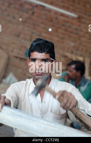 Möbeltischlerei Workshop, Jaipur, Rajasthan, Indien Stockfoto