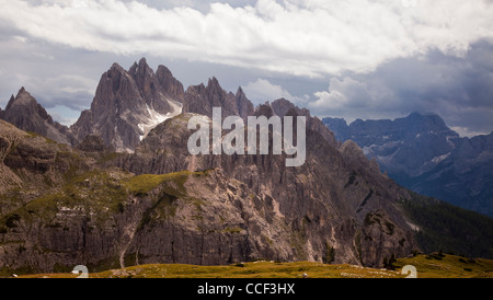 Ansichten der Cadini di Misurina gesehen von Tre Cime di Lavaredo, in den italienischen Dolomiten Alpen Stockfoto