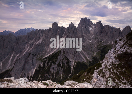 Ansichten der Cadini di Misurina gesehen von Tre Cime di Lavaredo, in den italienischen Dolomiten Alpen Stockfoto