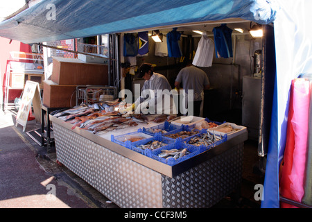 Fisch stall Shepherds Bush Market London, September 2009 Stockfoto