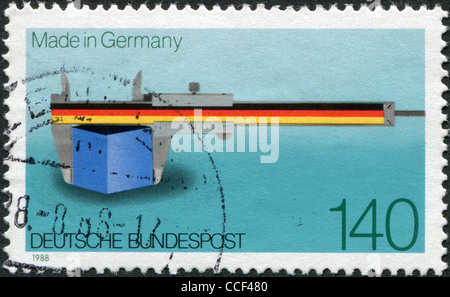 Deutschland - ca. 1988: Eine Briefmarke gedruckt in Deutschland, zeigt die Vernier Scale als Symbol für Präzision und Qualität, ca. 1988 Stockfoto