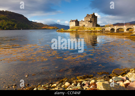 Eilean Donan Castle in der Nähe von Dornie auf dem Weg zur Isle Of Skye Stockfoto