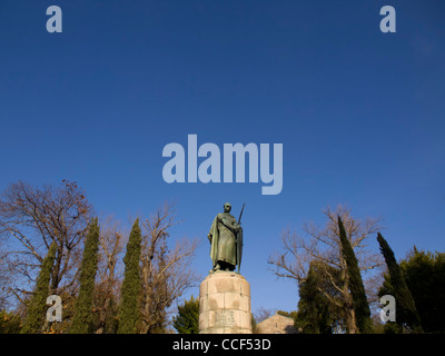 Statue von der ersten portugiesischen König D. Afonso Henriques in Guimaraes, Portugal Stockfoto