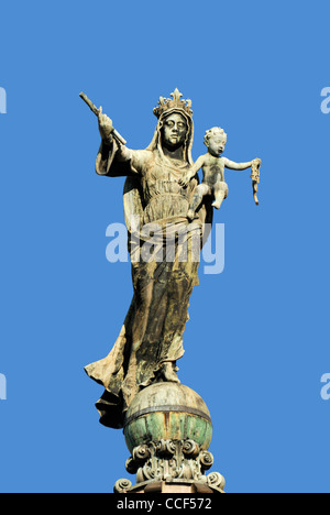 Barcelona, Spanien. Statue der Maria mit Jesus auf dem Kloster Kirche von La Merce Stockfoto