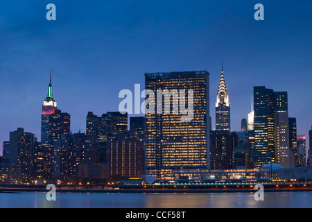 Midtown Manhattan Skyline zeigt das Empire State, Vereinte Nationen und das Chrysler Gebäude Stockfoto