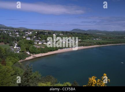 Blick auf Llanbedrog Strand und Strandhütten vom Gipfel des Mynydd Tir-y-Cwmwd Gwynedd Cardigan Halbinsel Gwynedd North Wales UK Stockfoto