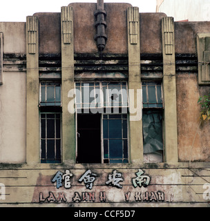 Dokumentarische Fotografie - Verfallenen Art-Deco-Gebäude in Chinatown George Town in Insel Penang in Malaysia in Südostasien im Fernen Osten. Eigenschaft Stockfoto