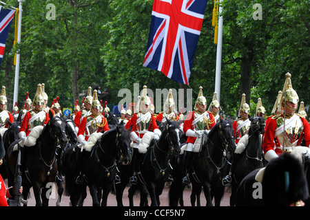 Haushalt Kavallerie Life Guards vorbei an Pall Mall während Trooping the Colour, London, England 2011 Stockfoto