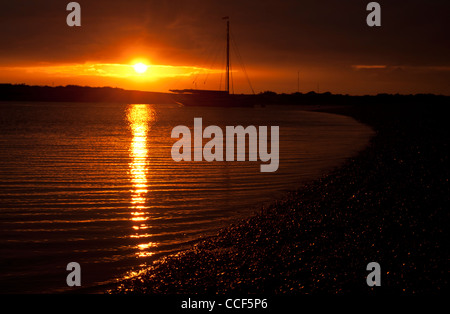 Sonnenuntergang vom Strand West Mersea, Essex, England Stockfoto