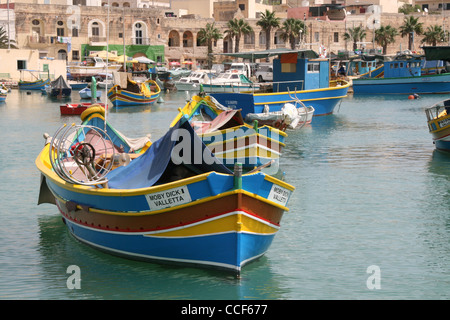 Angelboote/Fischerboote Luzzu in Marsaxlokk Hafen Malta Stockfoto