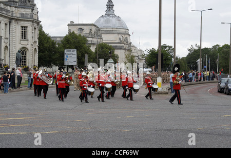 Die Parade des königlichen walisischen Regiments durch die Straßen von Cardiff Wales kehrte im August 2009 aus dem aktiven Dienst zurück. Britisches Militär Stockfoto