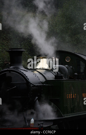 GWR Pannier tank 4566 Dämpfen in den frühen Morgenstunden, während für den Arbeitstag bei Bewdley Station SVR Gala vorbereitet. Stockfoto