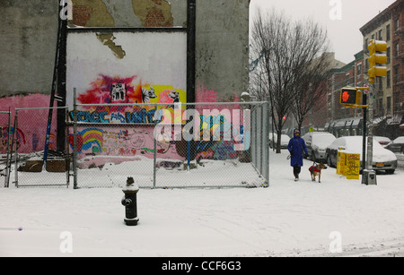 21. Januar 2012: Schnee gesehen, verliebt sich in den Osten Dorf Zentrum von New York City, USA. Stockfoto