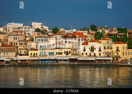 Teilansicht der alten venezianischen Hafen von Chania Stadt (am frühen Morgen nehmen), Insel Kreta, Griechenland. Stockfoto