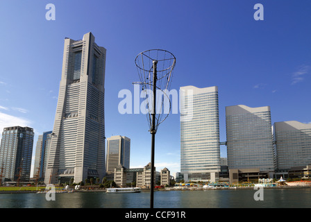 Wolkenkratzer-Skyline von Yokohama City von Sonnentag, Japan Stockfoto