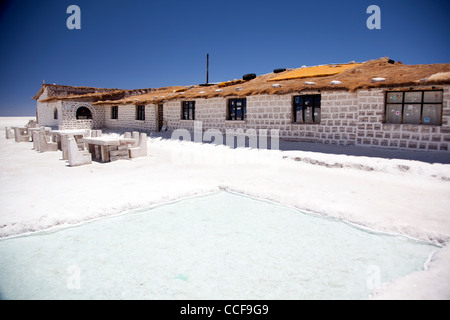 Salzziegel werden verwendet, um ein Salz Hotel in Bolivien Salar de Uyuni, der weltweit größten Salinen zu schaffen. Stockfoto