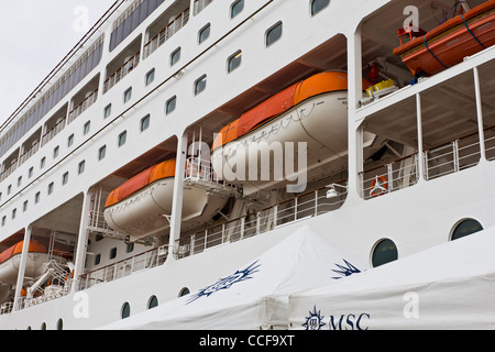 Rettungsboote MSC Armonia in Cagliari, Italien Stockfoto