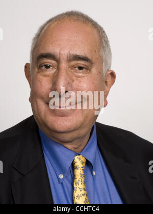 15. Dezember 2010 ist - Atlanta, GA, USA - Ben Stein, ein amerikanischer Schauspieler, Schriftsteller, Anwalt und Kommentare zu politischen und wirtschaftlichen Themen. Frühe Erfolge erlangte er als Redenschreiber für den amerikanischen Präsidenten Richard Nixon und Gerald Ford. Er betrat den Entertainment-Bereich und wurde Schauspieler, comedi Stockfoto