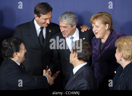 16. Dezember 2010 - Brüssel, BXL, sein Belgien - (L-R) der slowenische Premierminister Borut Pahor, portugiesische Ministerpräsident Jose Socrates, der französische Präsident Nicolas Sarkozy, Bundeskanzlerin Angela Merkel, Dalia Grybauskaite litauische Premierminister und Präsident der Europäischen Kommission José Manuel Barroso Stockfoto