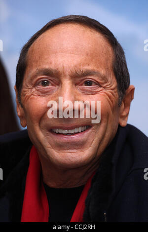 S.Petersburg,Russia. Kanadische amerikanische Sänger Paul Anka Teilnahme an Nächstenliebe Aktionsprogramms für die Unterstützung der Kinder Onkologie und Ophthalmologie Zentren in Russland. Stockfoto