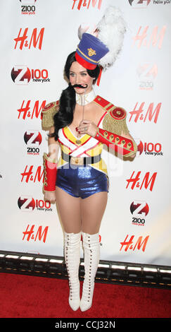 10. Dezember 2010 - New York, NY, US - Katy Perry in der Presse Raum bei Z100 Jingle Ball 2010 (Credit-Bild: © Dan Herrick/ZUMAPRESS.com) Stockfoto