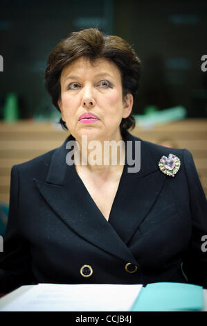 6. Dezember 2010 - BXL, Brüssel, Belgien - französischer Minister für Solidarität und sozialen Zusammenhalt Roselyne Bachelot-Narquin vor der Beschäftigung, Sozialpolitik, Gesundheit und Verbraucherschutz Rat (EPSCO) in Brüssel, Belgien am 2010-12-06 von Wiktor Dabkowski (Credit-Bild: © Wiktor Dabkowski/Z Stockfoto