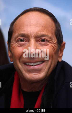 S.Petersburg,Russia. Kanadische amerikanische Sänger Paul Anka Teilnahme an Nächstenliebe Aktionsprogramms für die Unterstützung der Kinder Onkologie und Ophthalmologie Zentren in Russland. Stockfoto