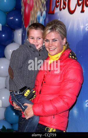 15. Dezember 2010 - Los Angeles, Kalifornien, USA - Alison Sweeney.Celebrity Premiere von Disney On Ice '' lasst uns feiern '' bei L.A. Live, Los Angeles 15.12.2010 2010.K66432TL statt (Credit-Bild: © TLeopold/Globe Photos/ZUMAPRESS.com) Stockfoto