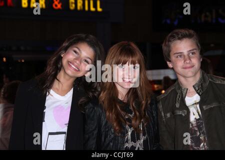 15. Dezember 2010 - Los Angeles, Kalifornien, USA - 15 Dezember - 2010, Los Angeles - Bella Thorne; Zendaya Coleman. Promi-Premiere von Disney On Ice '' lasst uns feiern '' statt bei L.A. Live.  K66432TL (Kredit-Bild: © TLeopold/Globe Photos/ZUMAPRESS.com) Stockfoto