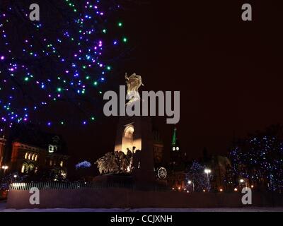 6. Dezember 2010 - Ottawa, Ontario, Kanada - Bäume, Gebäude und Denkmäler mit Lichtern in der Hauptstadt während der jährlichen Feier des Christmas Lights in ganz Kanada geschmückt. Die winterliche Landschaft leuchtet mit mehr als 300.000 mehrfarbigen Lichter während der Ferienzeit.  (Kredit-Bild: © Kamal Sellehudd Stockfoto