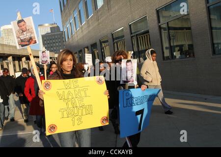 21. November 2010 - White Plains, New York, USA - Familie und Freunde von erschlagenen Pace University Student Danroy Henry besuchen die Rallye für Justiz an die Westchester Co. Distict Staatsanwaltschaft.  (Bild Kredit: Mariela Lombard/ZUMApress.com ©) Stockfoto