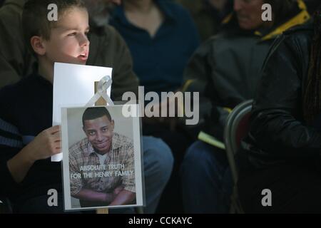 21. November 2010 - White Plains, New York, USA - Familie und Freunde von erschlagenen Pace University Student Danroy Henry besuchen die Rallye für Justiz an die Westchester Co. Distict Staatsanwaltschaft.  (Bild Kredit: Mariela Lombard/ZUMApress.com ©) Stockfoto