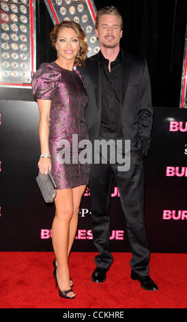 15. November 2010 - Los Angeles, Kalifornien, USA - Rebecca Gayheart, Eric Dane, die Teilnahme an der Los Angeles Premiere von "BURLESQUE" Held in der Graumans Chinese Theatre In Hollywood, Kalifornien auf 15. November 2010. 2010.K66809LONG. (Kredit-Bild: © D. Long/Globe Photos/ZUMApress.com) Stockfoto