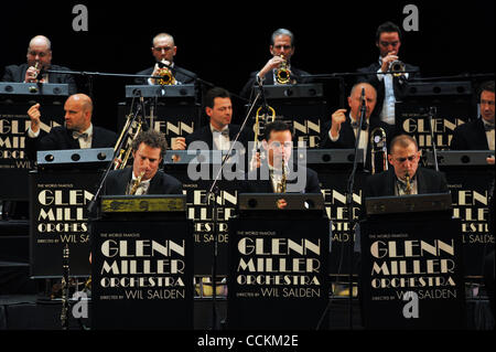 Die Welt berühmten Glenn Miller Orchestra Durchführung in St. Petersburg, Russland. Stockfoto