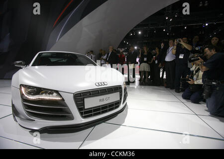 Audi AG 2011 R8 GT Fahrzeug erscheint während der 2010 Los Angeles Auto Show am 18. November 2010 in Los Angeles, Kalifornien. Mehr als 20 nordamerikanische Debüts sowie grüne und neue alternative Kraftstoff Technik Fahrzeuge sind ebenfalls vorhanden sein. 10 Tage auf der LA Auto Show beginnt 19 November bei der Lo Stockfoto