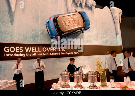 17. November 2010 - Los Angeles, Kalifornien, USA - der Mini Cooper-Hospitality-Bereich auf der LA Auto Show 2010. Stockfoto