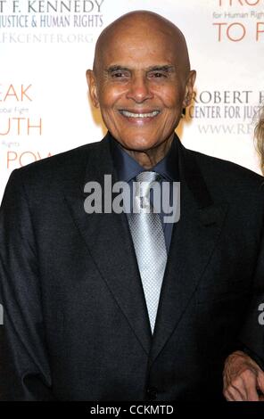 17. November 2010 kommt - New York, New York, USA - HARRY BELAFONTE für Robert F. Kennedy Center für Gerechtigkeit und Menschenrechte 2010 Ripple Of Hope Awards Dinner bei Chelsea Piers in New York am 17. November 2010. .. K66823SN. (Kredit-Bild: © Sharon Neetles/Globe Photos/ZUMApress.com) Stockfoto