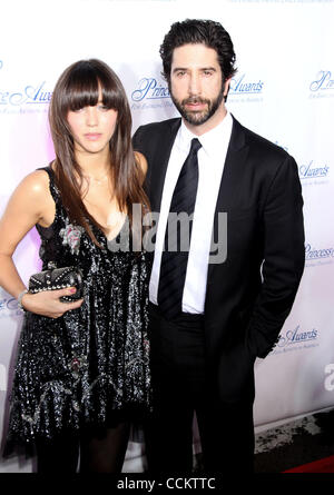 10. November 2010 - besuchen New York, New York, USA - 10. November 2010, Schauspieler DAVID SCHWIMMER und seine Frau ZOE BUCKMAN 2010 Princess Grace Awards Gala bei Cipriani 42nd Street statt. (Bild Kredit: Nancy Kaszerman/ZUMApress.com ©) Stockfoto