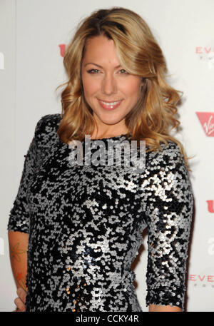 11. November 2010 - Los Angeles, Kalifornien, USA - Colbie Caillat Teilnahme an den Felsen der Kasbah Gala Held im Dorothy Chandler Pavilion In Los Angeles, Kalifornien am 11. November 2010. 2010.K66783LONG (Kredit-Bild: © D. Long/Globe Photos/ZUMApress.com) Stockfoto