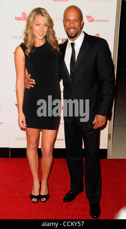11. November 2010 - Los Angeles, Kalifornien, USA - Common, Colbie Caillat, die Teilnahme an den Felsen der Kasbah Gala Held im Dorothy Chandler Pavilion In Los Angeles, Kalifornien am 11. November 2010. 2010.K66783LONG (Kredit-Bild: © D. Long/Globe Photos/ZUMApress.com) Stockfoto