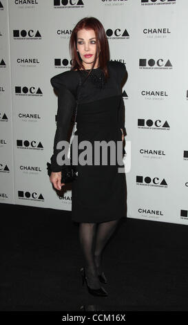 13. November 2010 statt - Los Angeles, Kalifornien, USA - PRISCILLA PRESLEY das Museum der zeitgenössischen Kunst präsentiert auf "Des Künstlers Museum Happening" im MOCA. (Kredit-Bild: © Lisa O'Connor/ZUMApress.com) Stockfoto