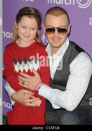 13. November 2010 - Los Angeles, Kalifornien, USA - Joey Lawrence, Tochter besucht die 5. Jahresfeier des Babys Mittagessen statt, bei der das Four Seasons Hotel In Los Angeles, Kalifornien am 13. November 2010. 2010.K66793LONG (Kredit-Bild: © D. Long/Globe Photos/ZUMApress.com) Stockfoto