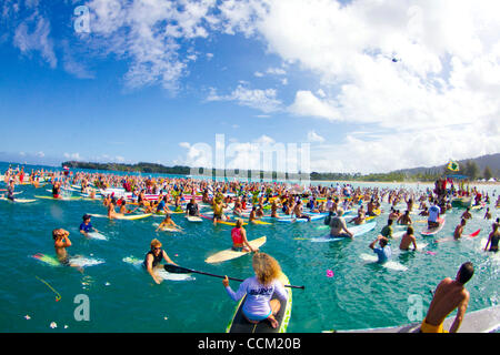 14. November 2010. Kauai. ANDY IRONS Denkmal Paddel (Credit Bild: Noyle/A-Frame/ZUMAPRESS.com) Stockfoto