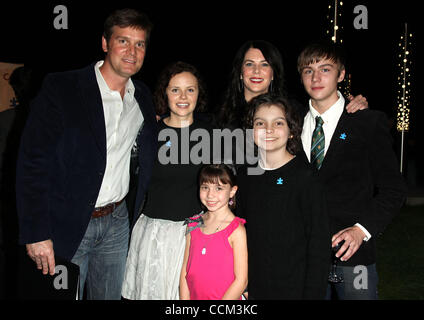 PETER KRAUSE, SARAH RAMOS, SAVANNAH PAIGE RAE, MAX BURKHOLDER, MILES HEIZER & LAUREN GRAHAM kommt für den 8. jährlichen "Acts of Love" Autismus bei CAA zu unterstützen. (Kredit-Bild: © Lisa O'Connor/ZUMApress.com) Stockfoto