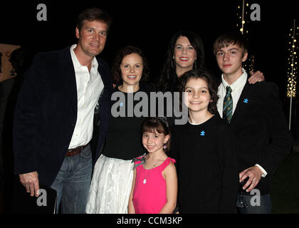 PETER KRAUSE, SARAH RAMOS, SAVANNAH PAIGE RAE, MAX BURKHOLDER, MILES HEIZER & LAUREN GRAHAM kommt für den 8. jährlichen "Acts of Love" Autismus bei CAA zu unterstützen. (Kredit-Bild: © Lisa O'Connor/ZUMApress.com) Stockfoto