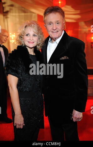 9. November 2010 - Nashville, Tennessee; USA - Musiker BILL ANDERSON kommt auf dem roten Teppich bei den 58. Annual BMI Land Awards, die am BMI Gebäude stattfand.  Copyright 2010 Jason Moore. (Kredit-Bild: © Jason Moore/ZUMApress.com) Stockfoto