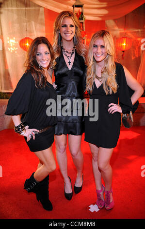 9. November 2010 - Nashville, Tennessee; USA - Musiker stehlen Engel kommt auf dem roten Teppich bei den 58. Annual BMI Land Awards, die am BMI Gebäude stattfand.  Copyright 2010 Jason Moore. (Kredit-Bild: © Jason Moore/ZUMApress.com) Stockfoto