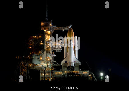 3. November 2010 sitzt - Cape Canaveral, Florida, US - Raumfähre Discovery auf der Startrampe 39A am Kennedy Space Center warten auf seinem letzten geplanten Start um 3:04 pm EST am 5. November. (Bild Kredit: Craig Durling/ZUMApress.com ©) Stockfoto