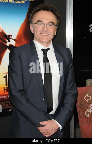 3. November 2010 - Los Angeles, Kalifornien, USA - Danny Boyle, Teilnahme an der Los Angeles Premiere von 127 Stunden an der Academy Of Motion Picture Arts And Science in Beverly Hills, Kalifornien am 3. November 2010 statt. 2010.K66720DLONG. (Kredit-Bild: © D. Long/Globe Photos/ZUMApress.com) Stockfoto