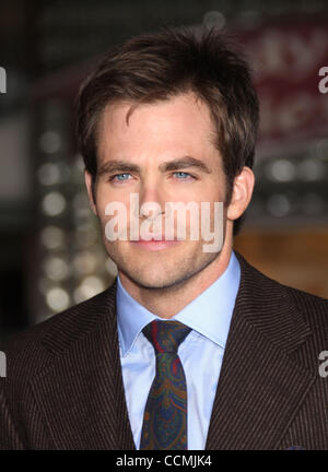 Chris Pine kommt für die Premiere des Films "Unstoppable" im Dorf Theater. (Kredit-Bild: © Lisa O'Connor/ZUMApress.com) Stockfoto